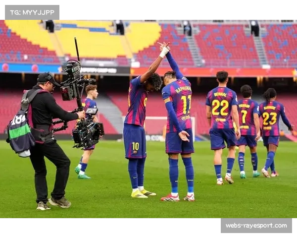 战报速递：巴黎圣日耳曼4-3逆转巴萨，姆巴佩两次利用对手防线未稳得分